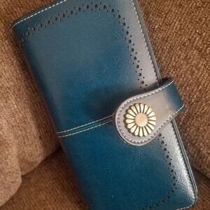 Ladies organizer wallet * 26 Card slots * 6 pockets + change pocket with zipper!